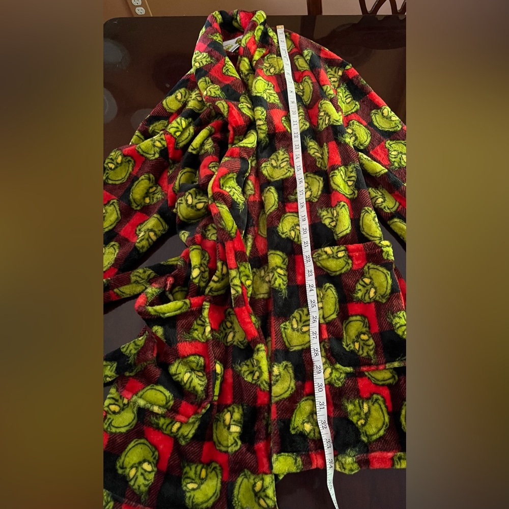 Red and black plaid with Green Grinch Robe size S/CH - Picture 5 of 8